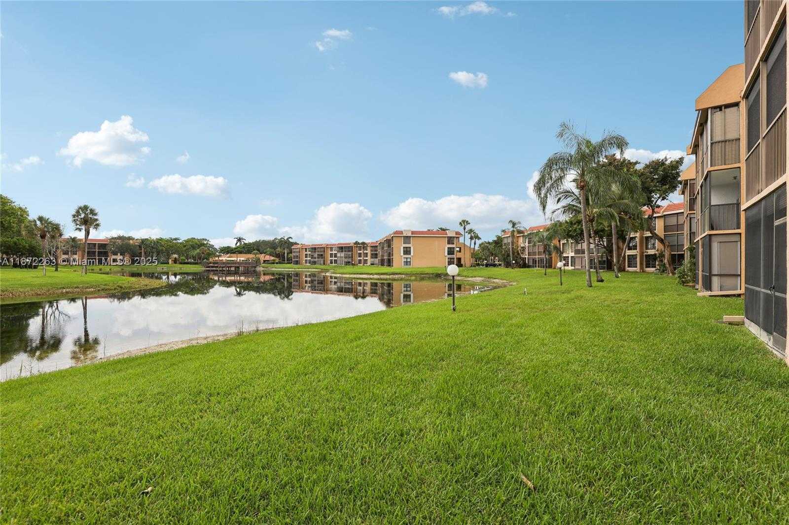 Small Image of 5732 CORAL LAKE DR #308, Margate Number 37