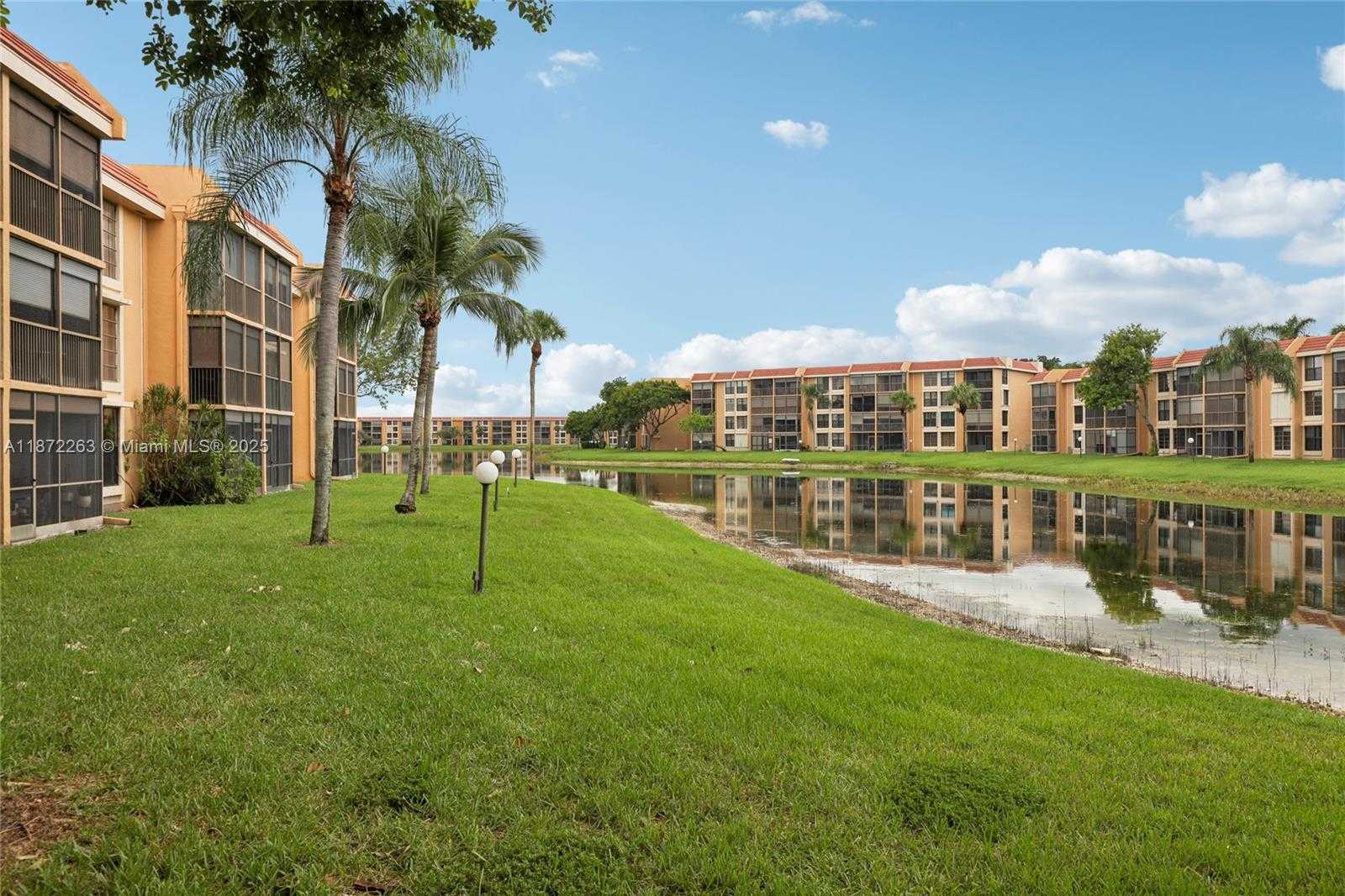 Small Image of 5732 CORAL LAKE DR #308, Margate Number 38