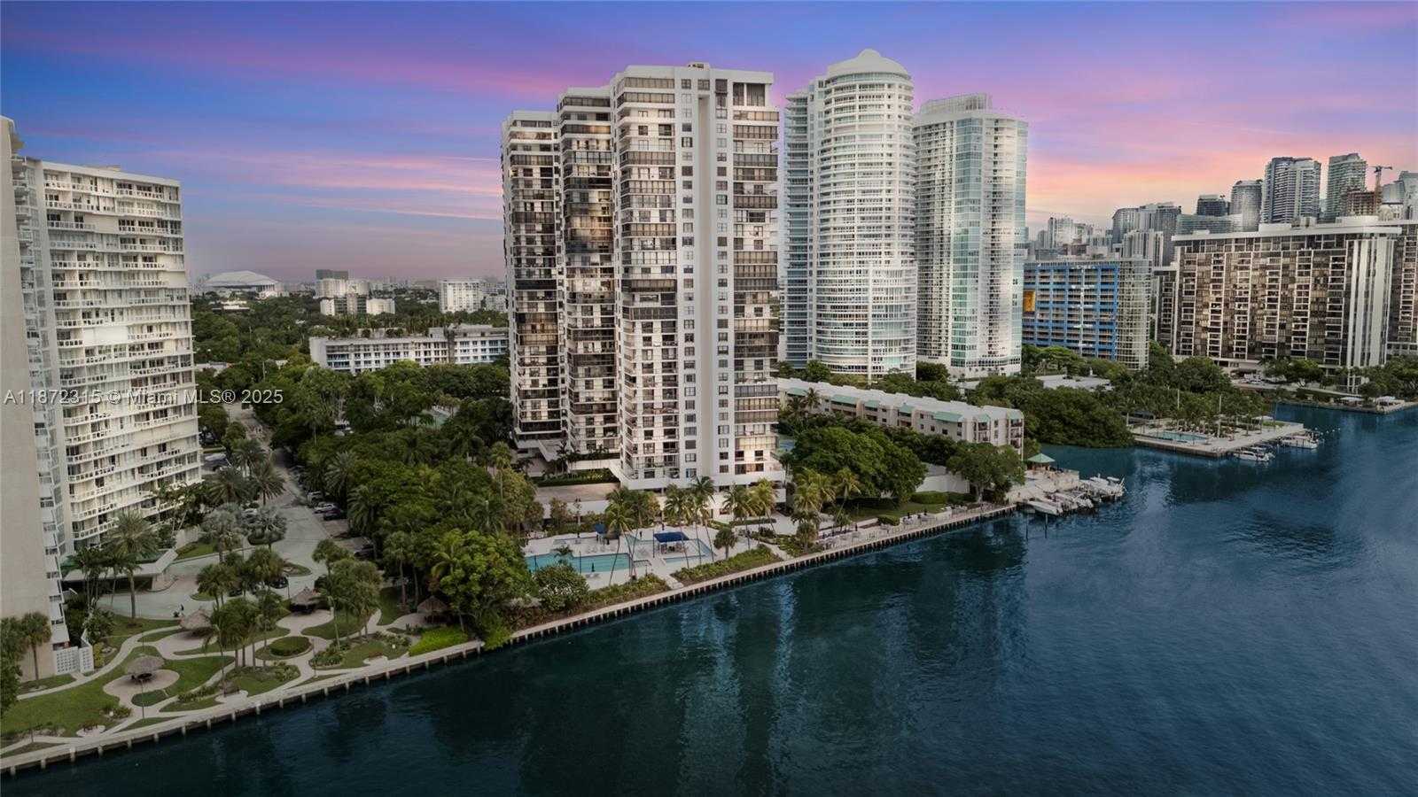 Small Image of 2333 BRICKELL AVE #1406, Miami Number 32