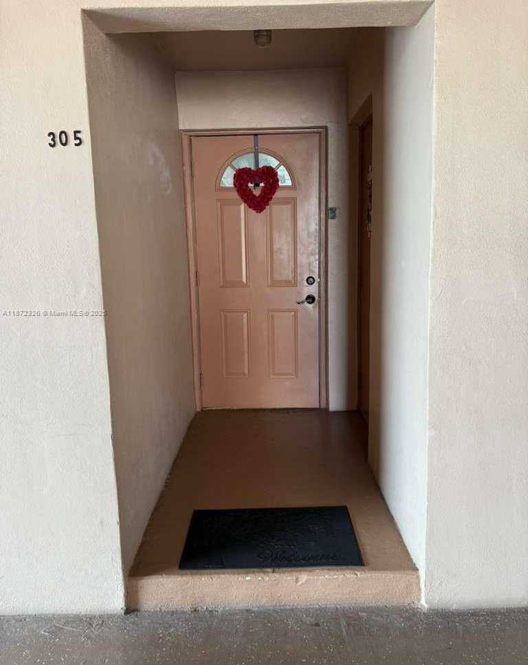 Small Image of 1200 TALLWOOD AVE #305, Hollywood Number 3