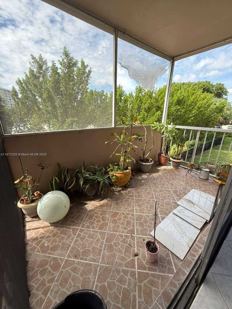 Small Image of 1200 TALLWOOD AVE #305, Hollywood Number 8
