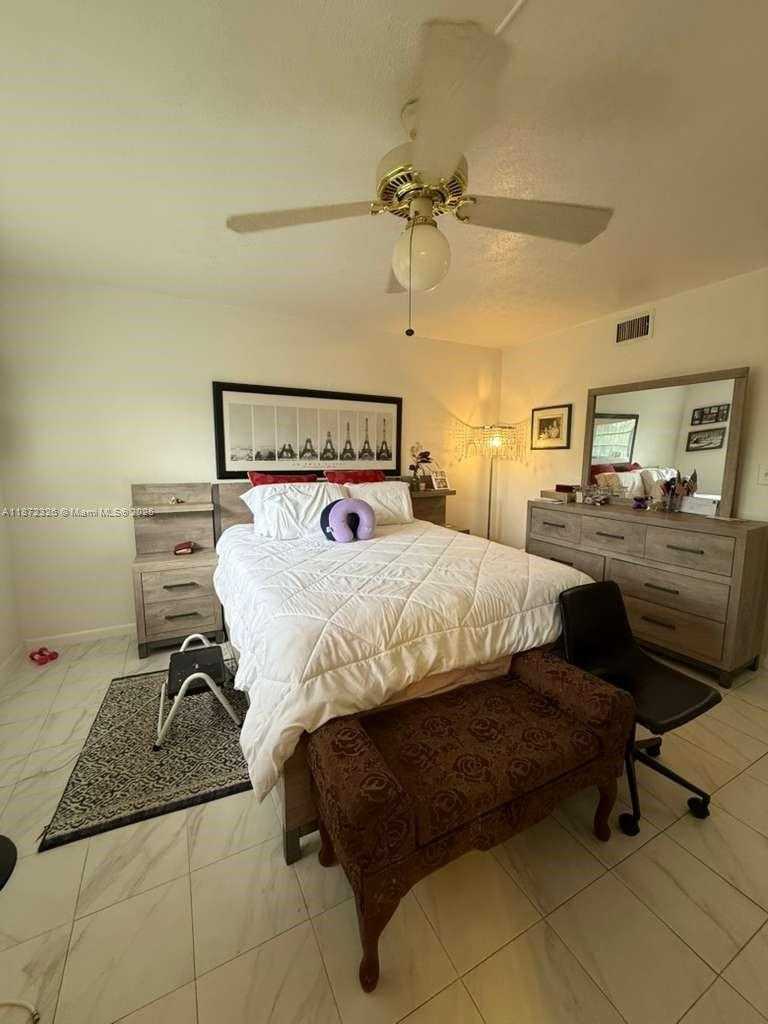 Small Image of 1200 TALLWOOD AVE #305, Hollywood Number 9