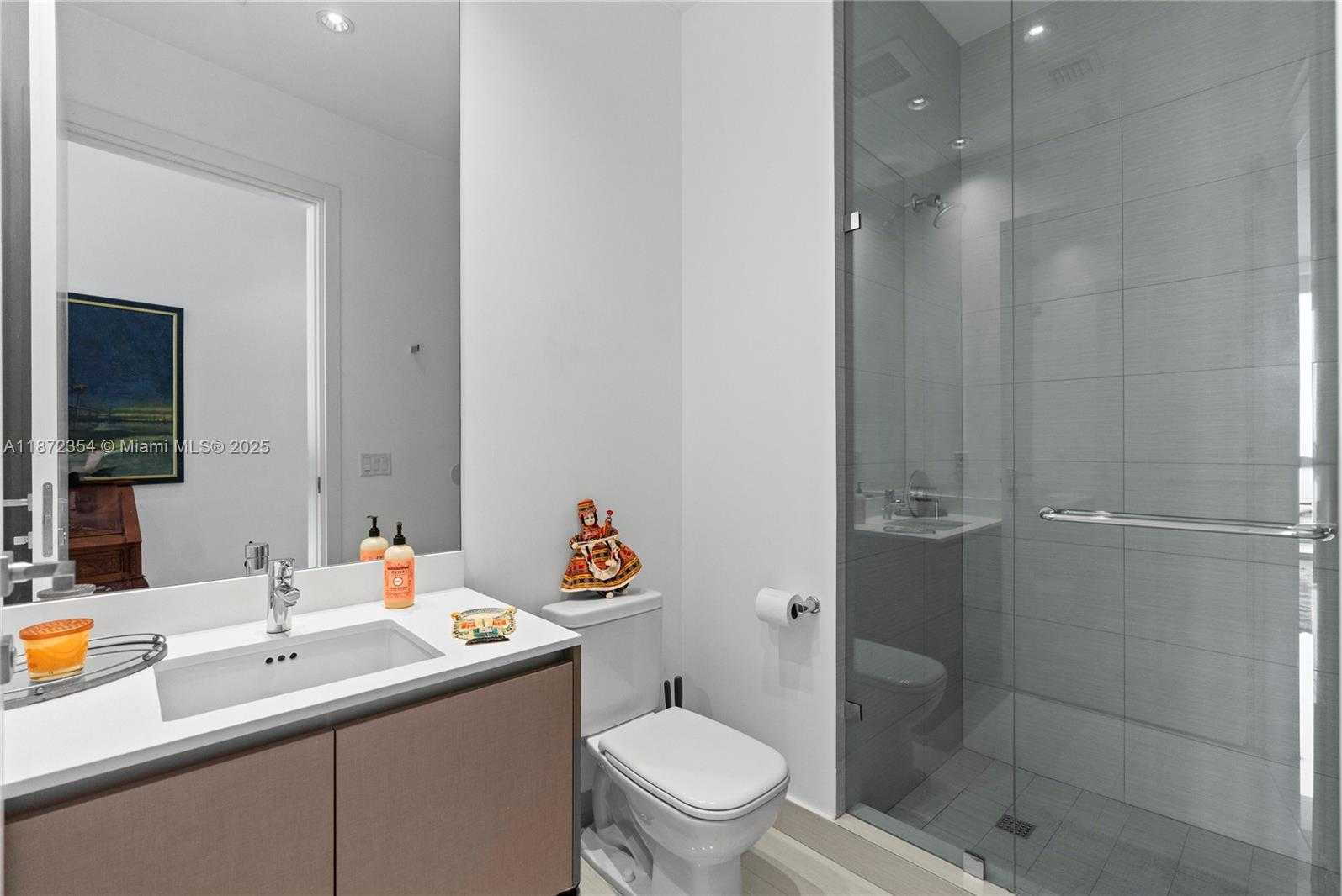 Small Image of 3300 NORTH EAST 188TH ST #LPH16, Aventura Number 26