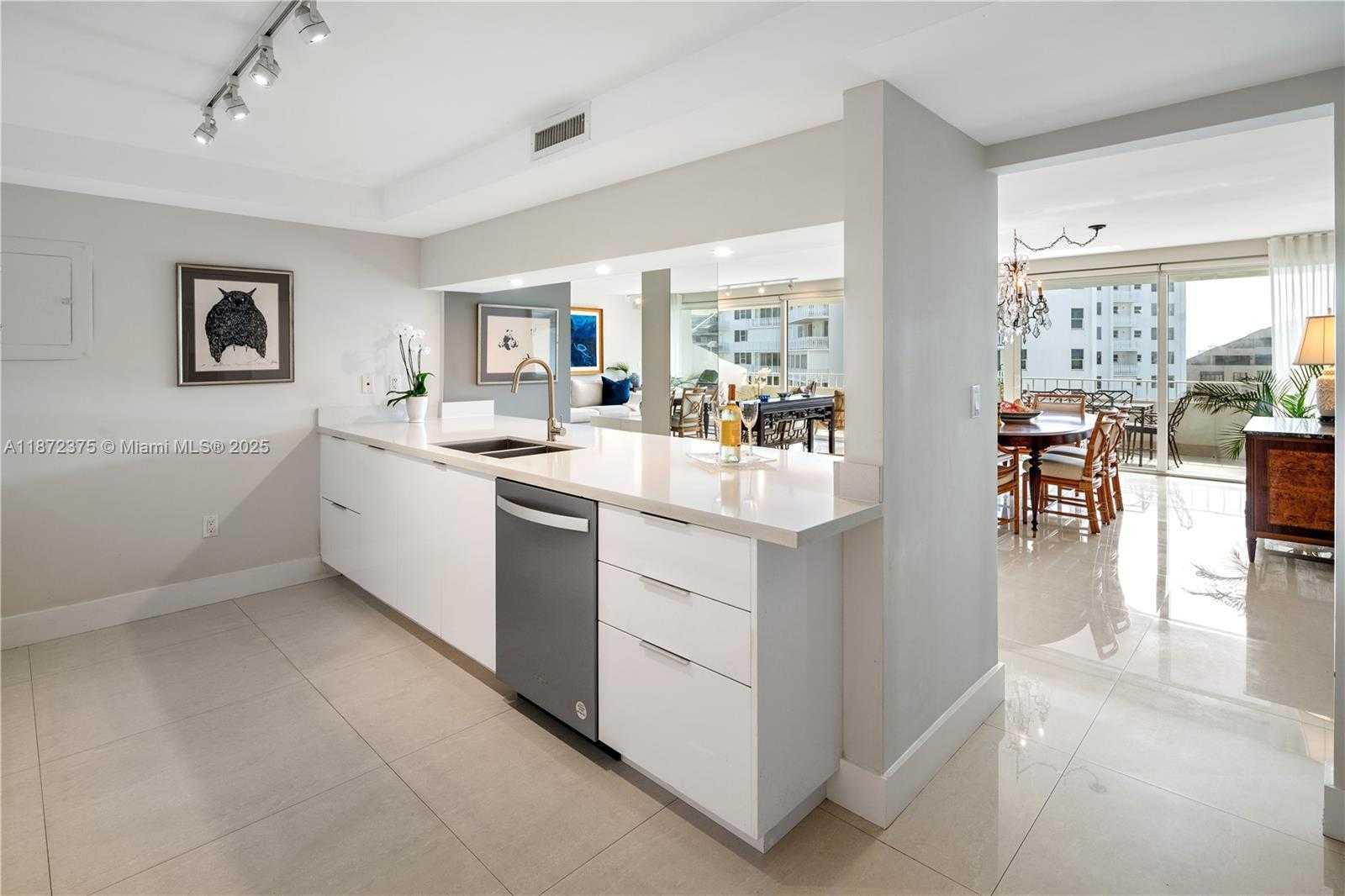 Small Image of 199 OCEAN LANE DR #1005, Key Biscayne Number 14