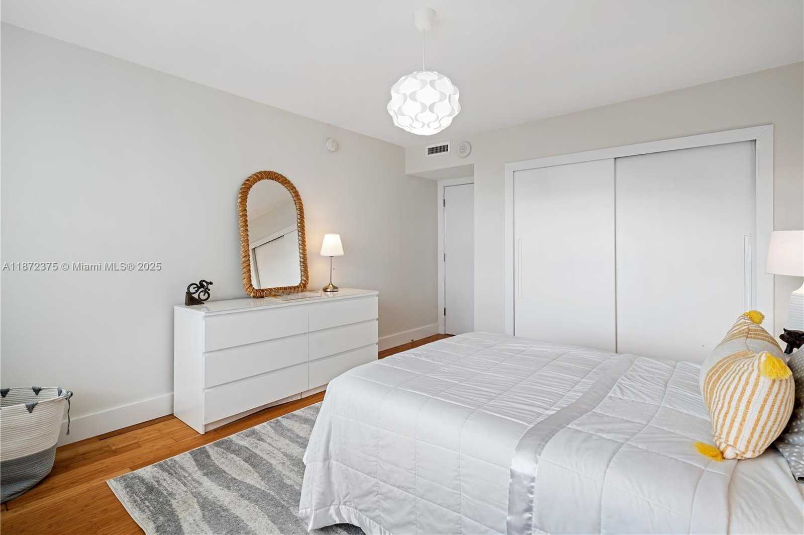 Small Image of 199 OCEAN LANE DR #1005, Key Biscayne Number 25