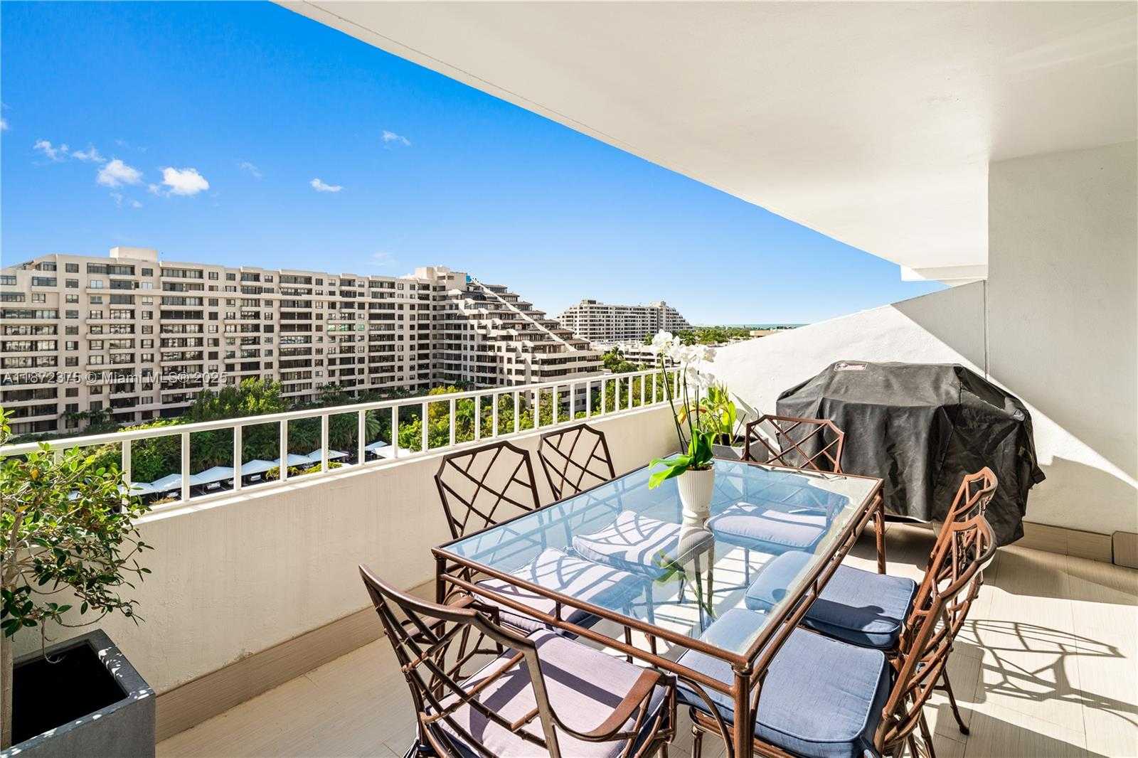 Small Image of 199 OCEAN LANE DR #1005, Key Biscayne Number 3