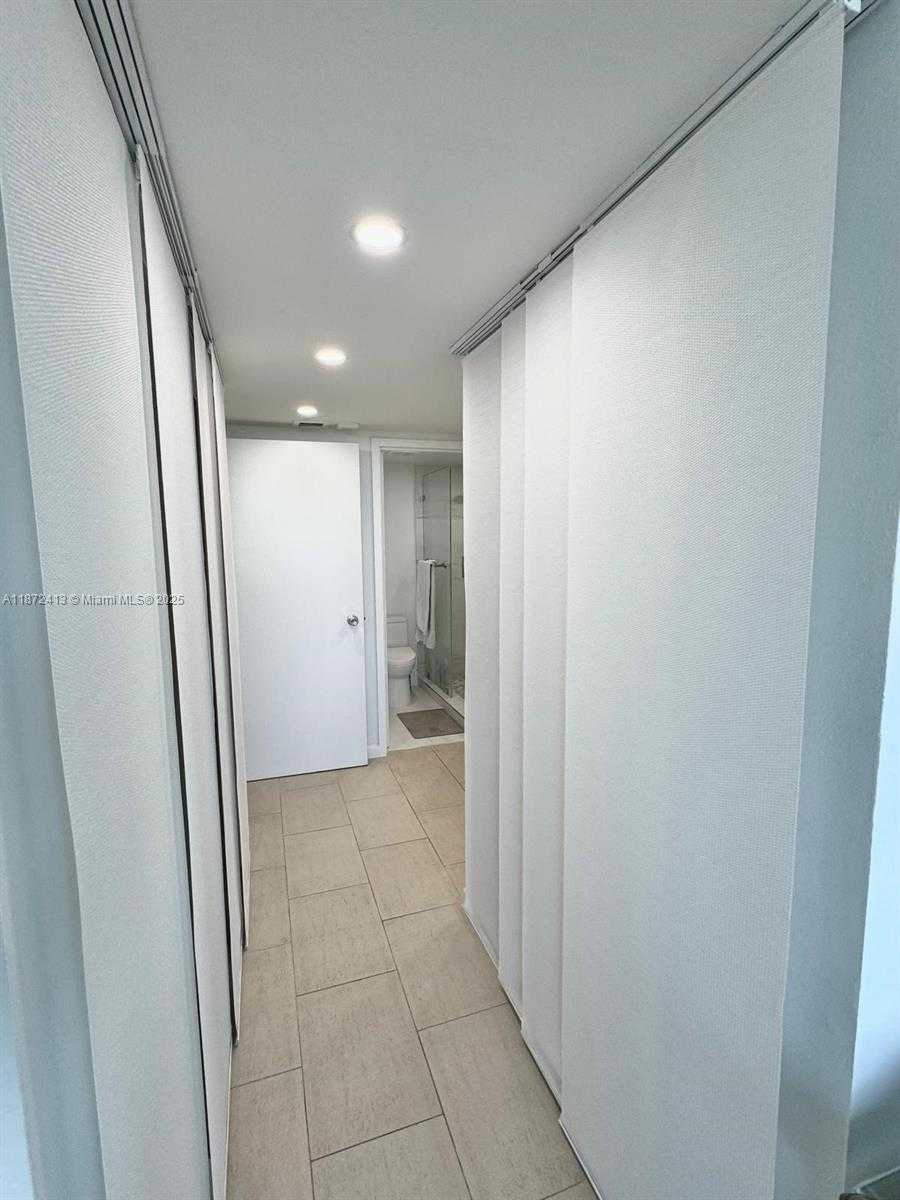 Small Image of 3375 NORTH COUNTRY CLUB DR #701, Aventura Number 18