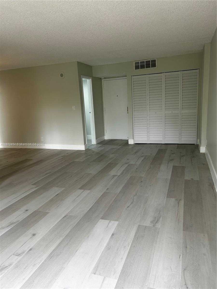 Small Image of 17021 NORTH BAY RD #216, Sunny Isles Beach Number 10