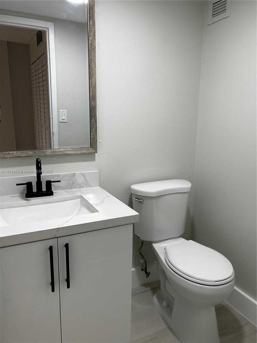 Small Image of 17021 NORTH BAY RD #216, Sunny Isles Beach Number 12