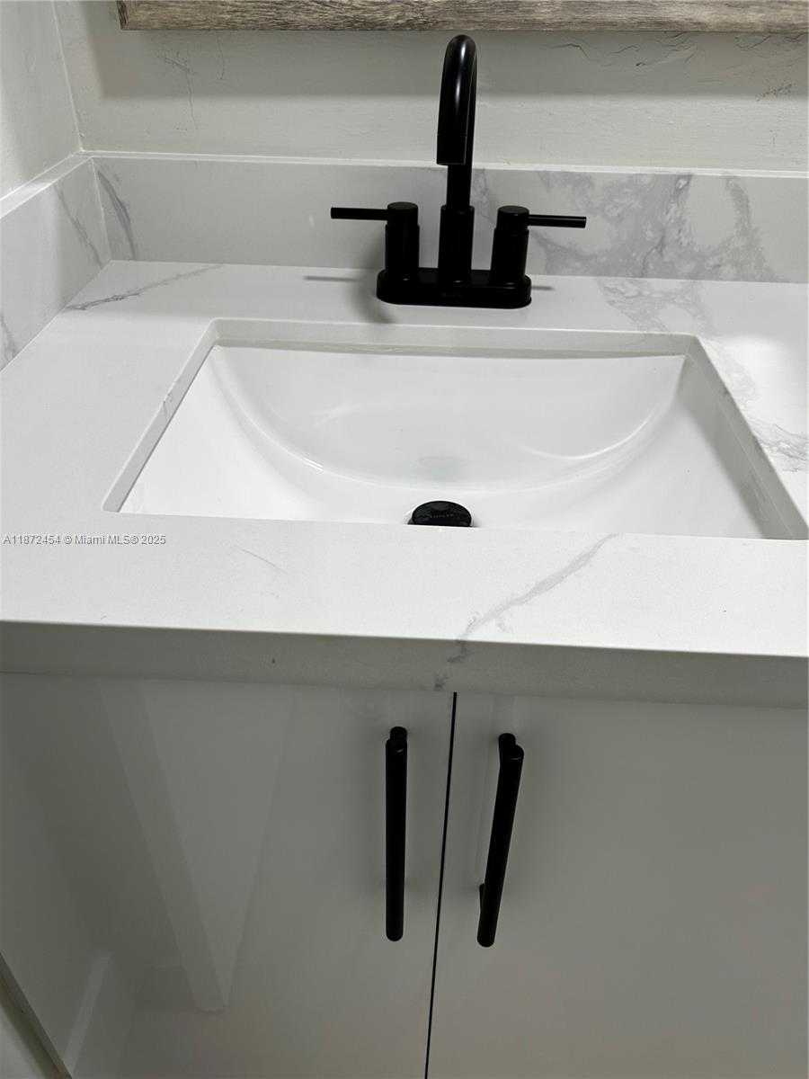 Small Image of 17021 NORTH BAY RD #216, Sunny Isles Beach Number 13