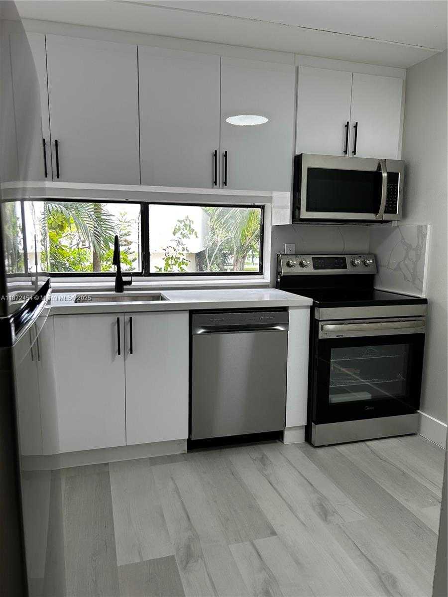 Small Image of 17021 NORTH BAY RD #216, Sunny Isles Beach Number 16