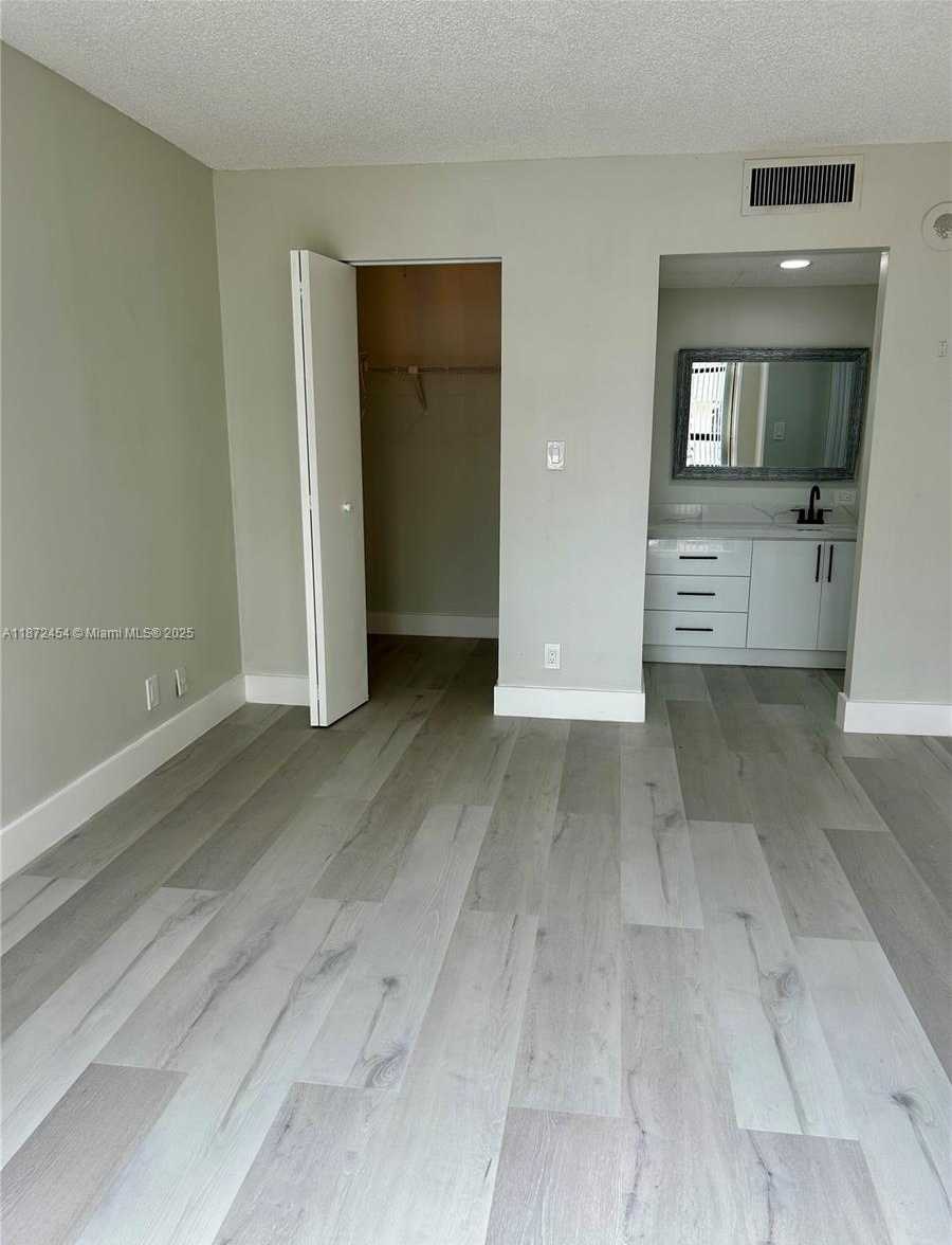 Small Image of 17021 NORTH BAY RD #216, Sunny Isles Beach Number 20
