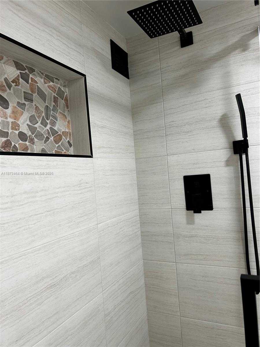 Small Image of 17021 NORTH BAY RD #216, Sunny Isles Beach Number 25