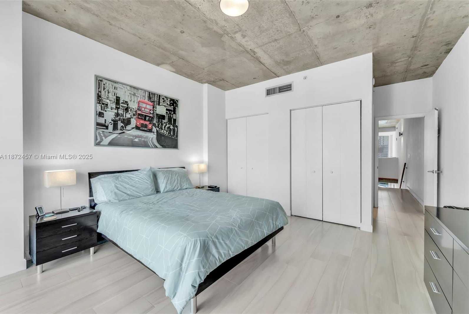Small Image of 690 SOUTH WEST 1ST CT #2710, Miami Number 12