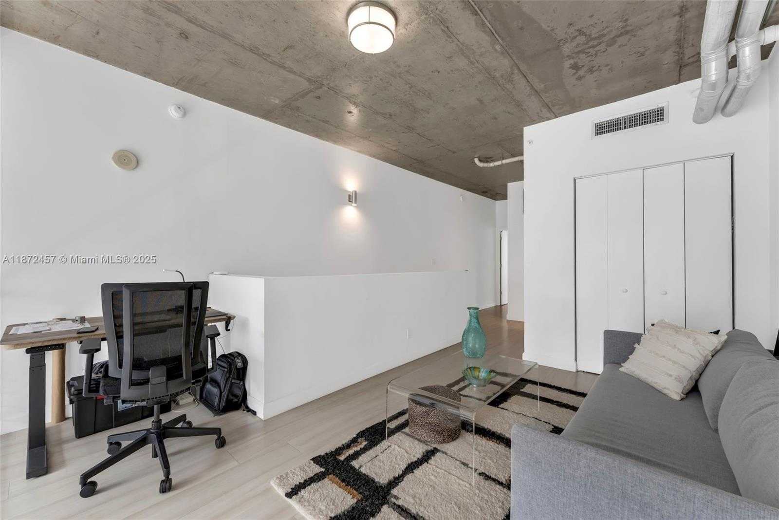 Small Image of 690 SOUTH WEST 1ST CT #2710, Miami Number 16