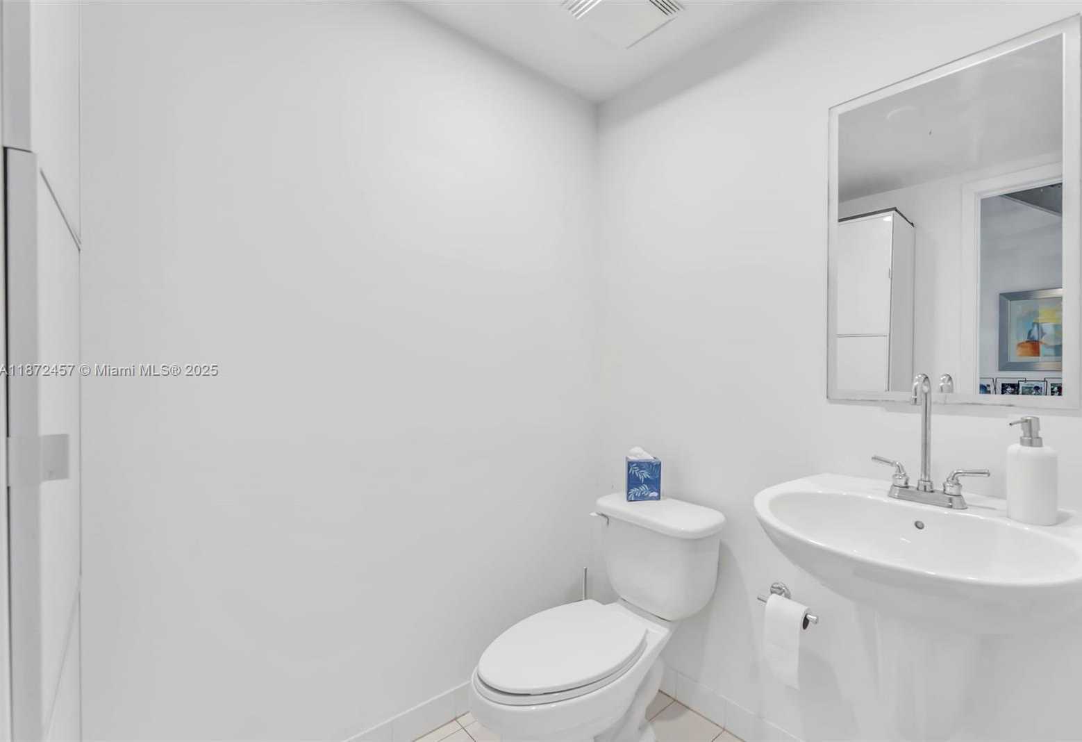 Small Image of 690 SOUTH WEST 1ST CT #2710, Miami Number 8