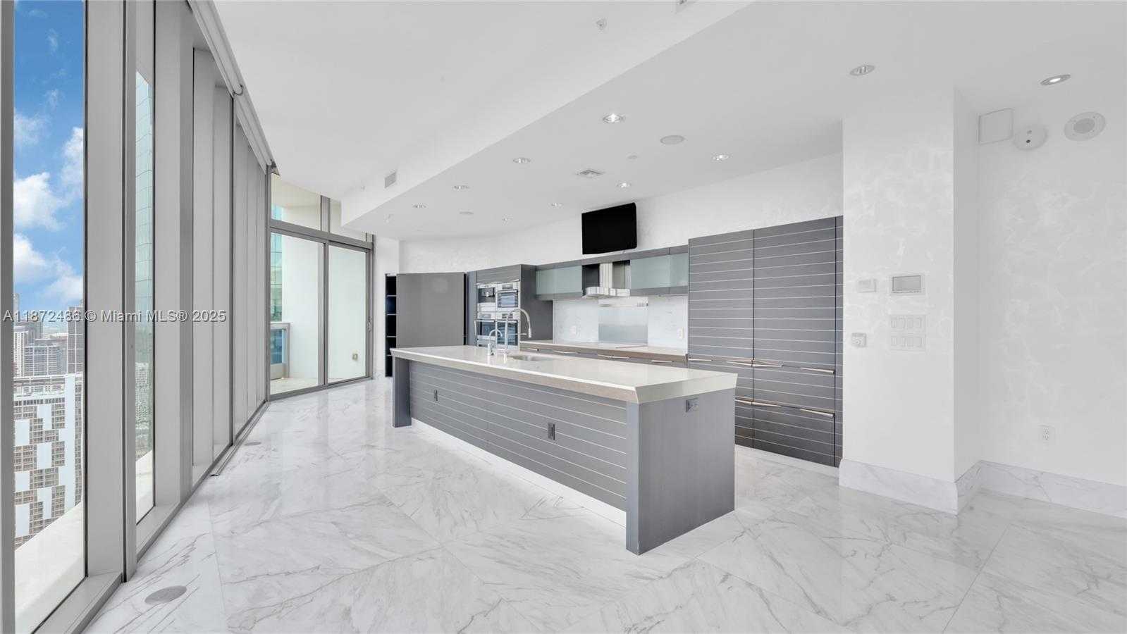 Small Image of 200 BISCAYNE BOULEVARD WAY #PH5402, Miami Number 14