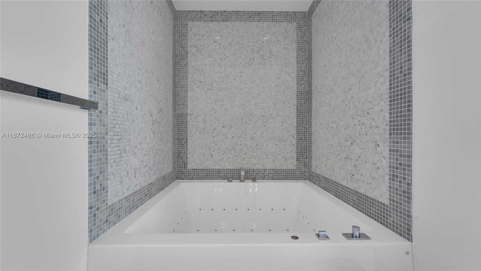Small Image of 200 BISCAYNE BOULEVARD WAY #PH5402, Miami Number 23