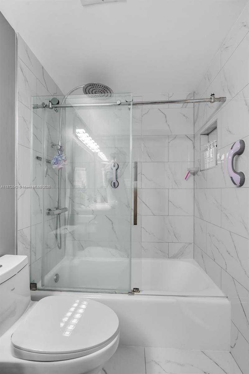 Small Image of 4350 HILLCREST DR #314, Hollywood Number 17