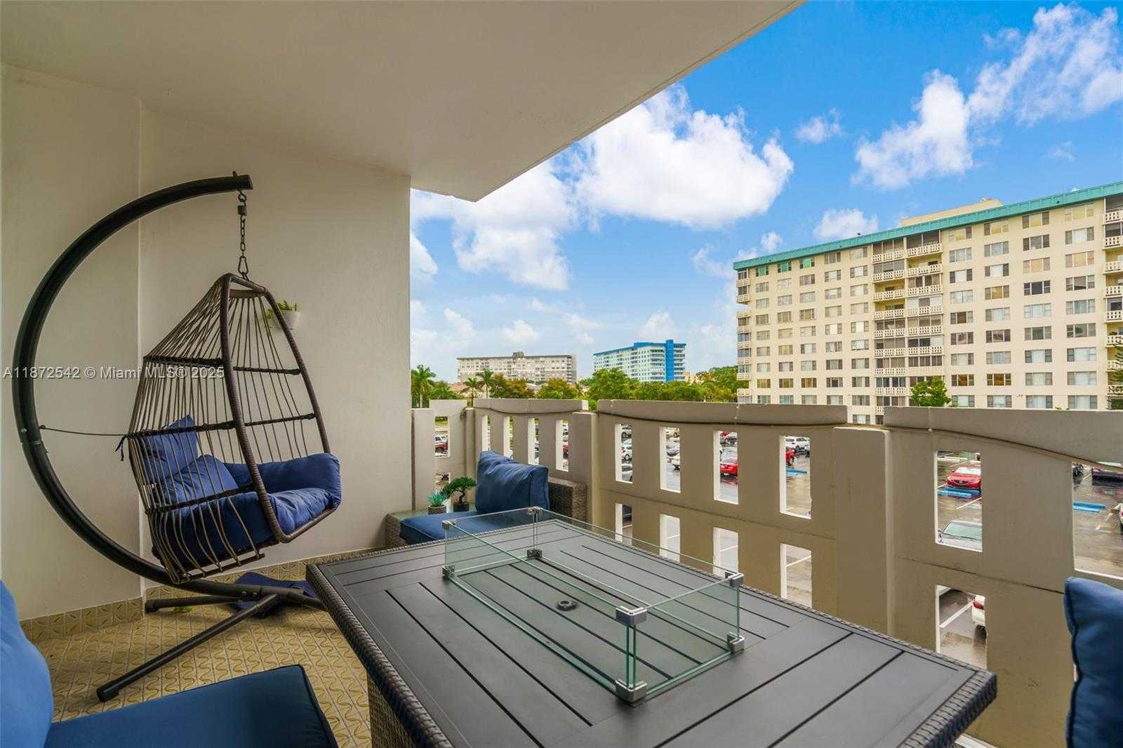 Small Image of 4350 HILLCREST DR #314, Hollywood Number 21