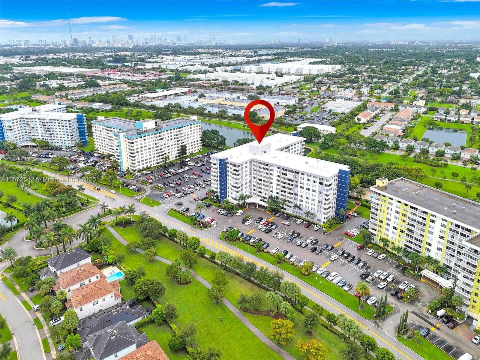 Small Image of 4350 HILLCREST DR #314, Hollywood Number 26