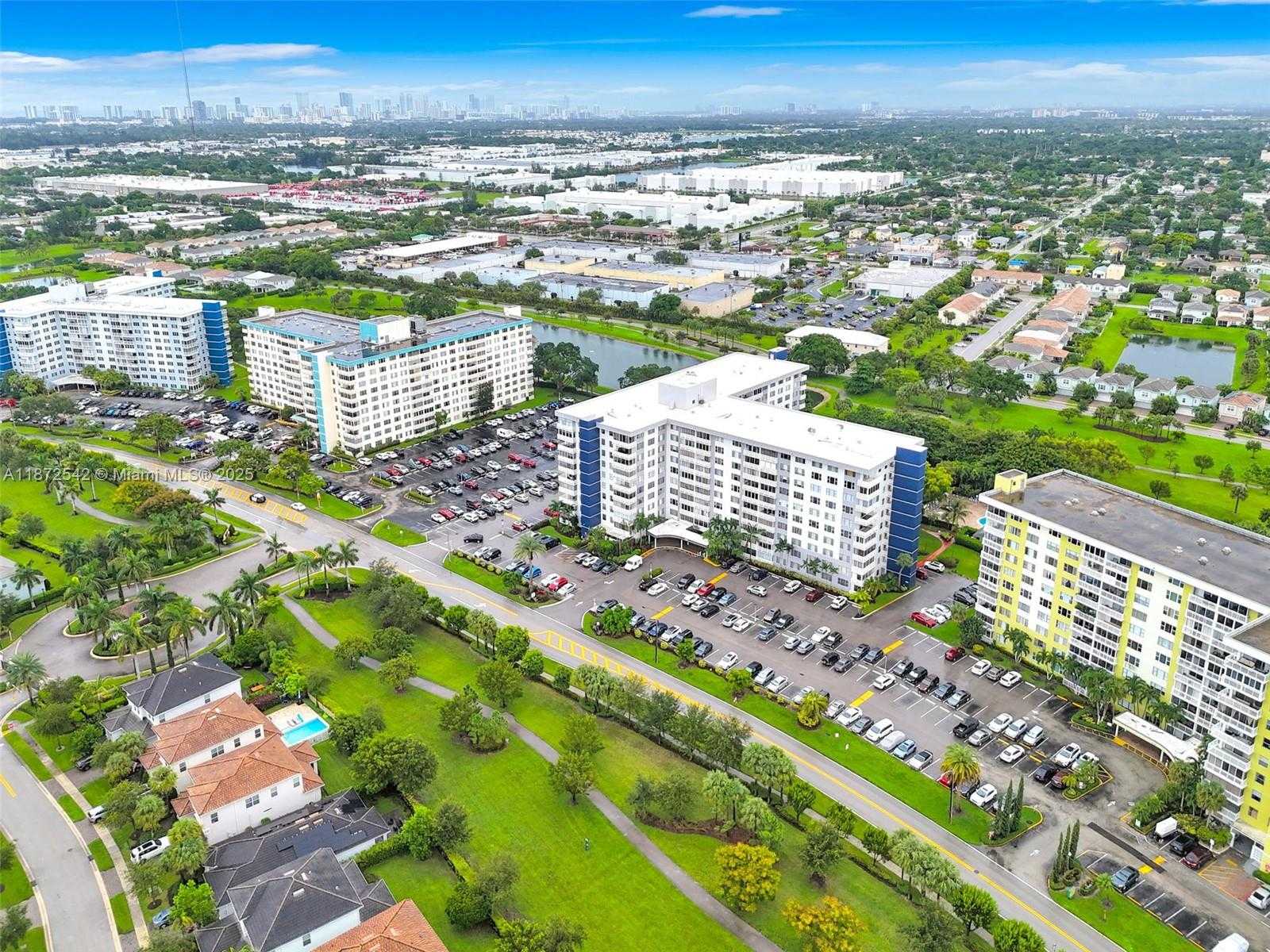 Small Image of 4350 HILLCREST DR #314, Hollywood Number 27