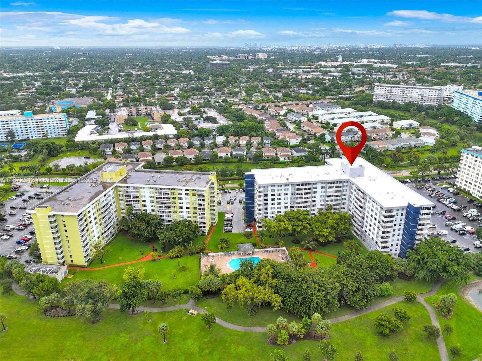 Small Image of 4350 HILLCREST DR #314, Hollywood Number 30