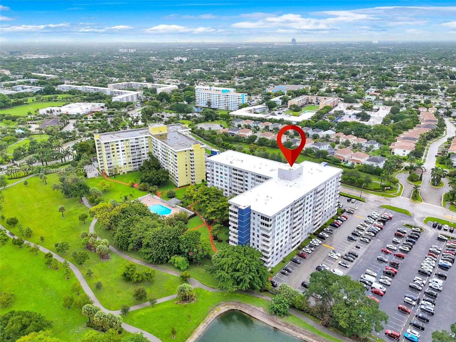 Small Image of 4350 HILLCREST DR #314, Hollywood Number 32
