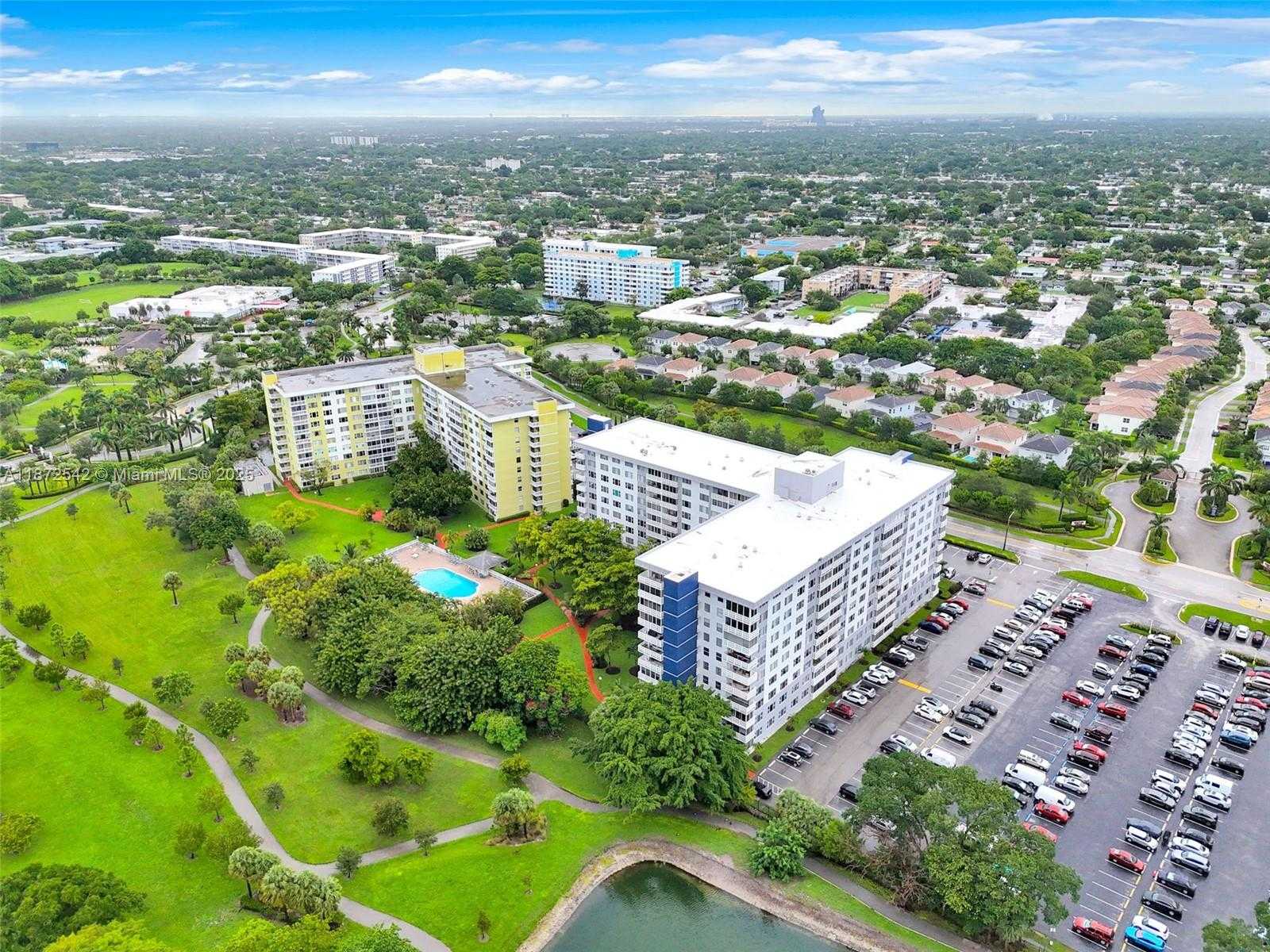 Small Image of 4350 HILLCREST DR #314, Hollywood Number 33