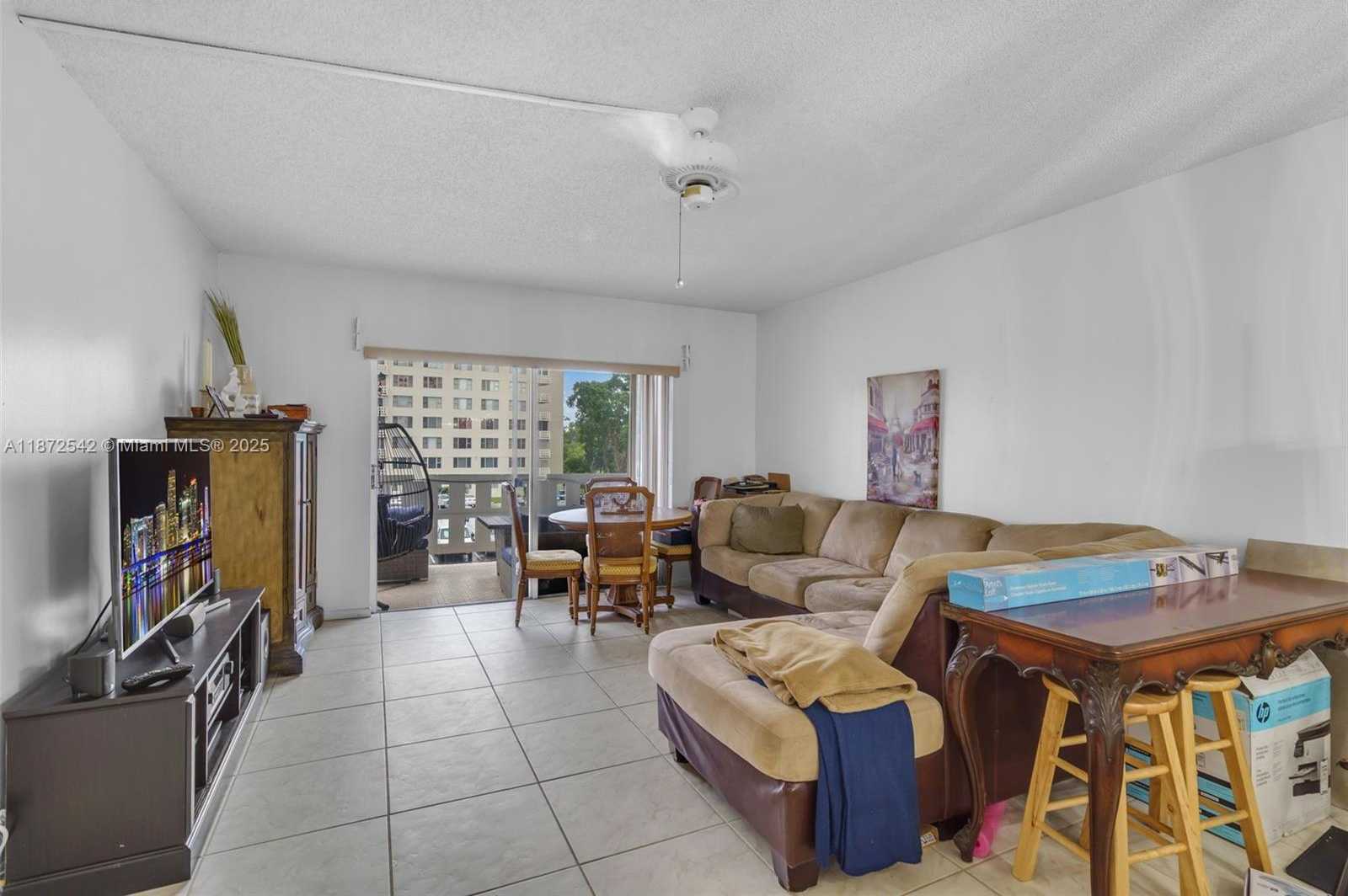 Small Image of 4350 HILLCREST DR #314, Hollywood Number 4
