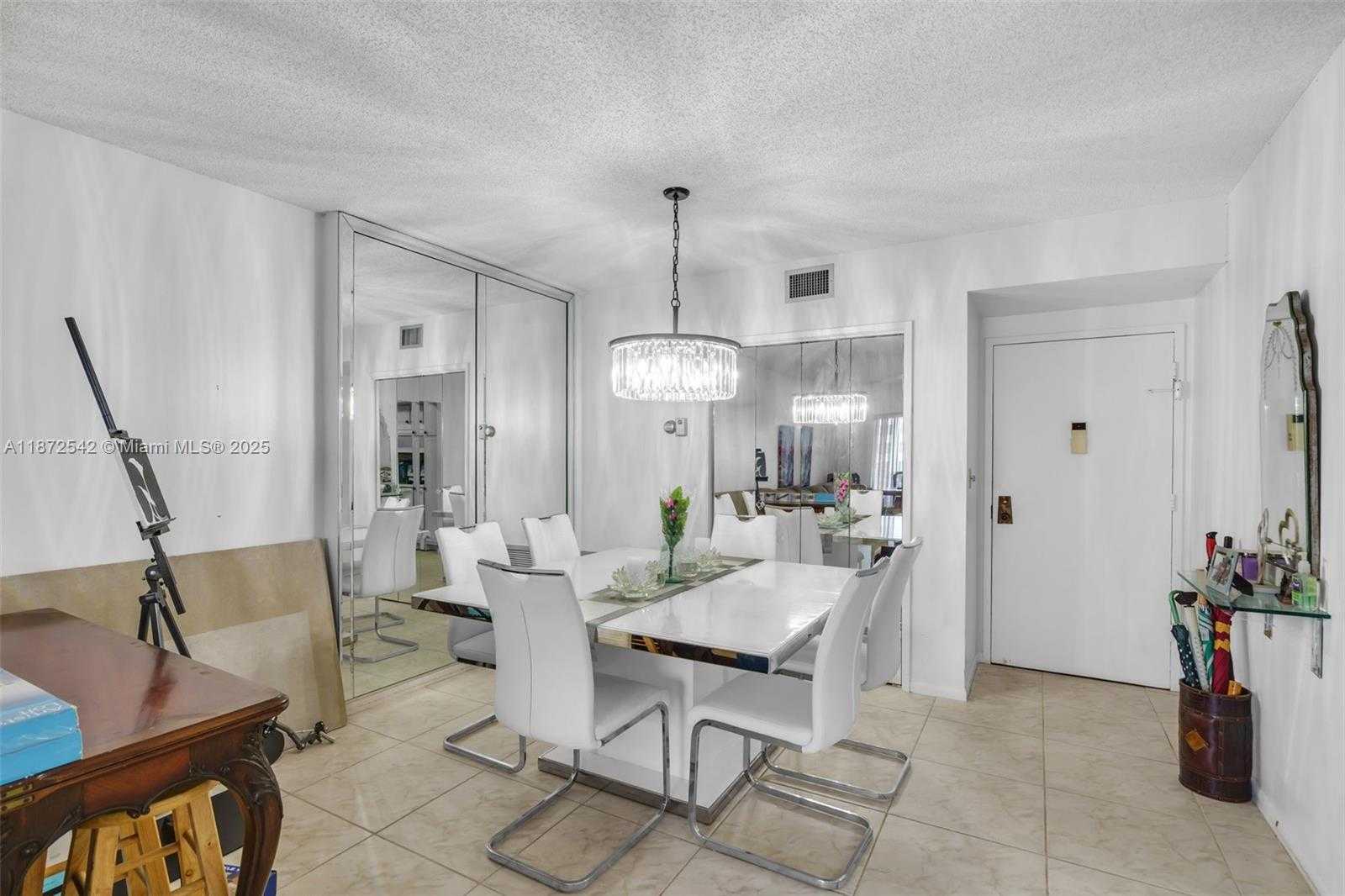 Small Image of 4350 HILLCREST DR #314, Hollywood Number 6