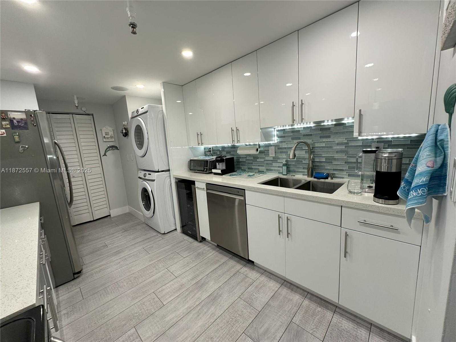 Small Image of 3200 COLLINS AVE #11-3, Miami Beach Number 10