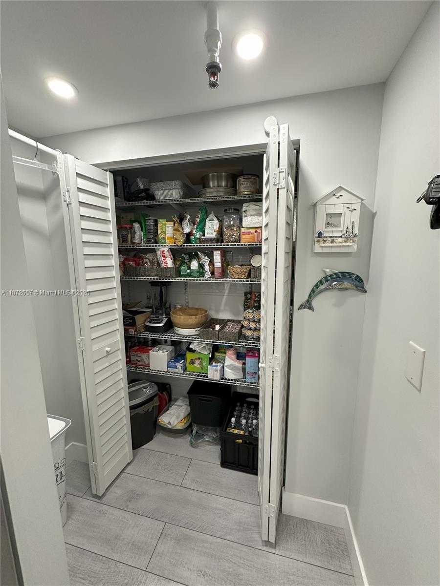 Small Image of 3200 COLLINS AVE #11-3, Miami Beach Number 12