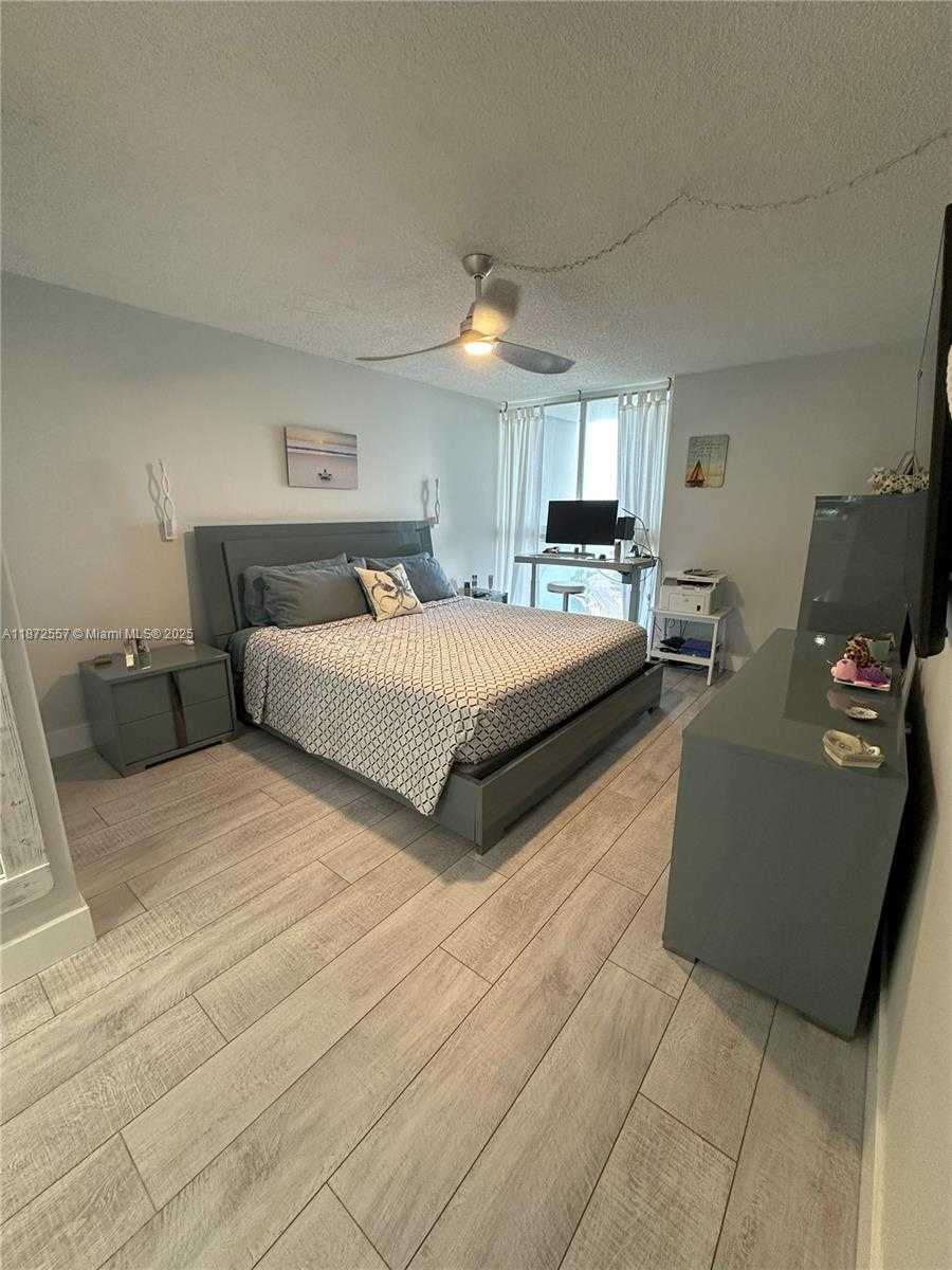 Small Image of 3200 COLLINS AVE #11-3, Miami Beach Number 16