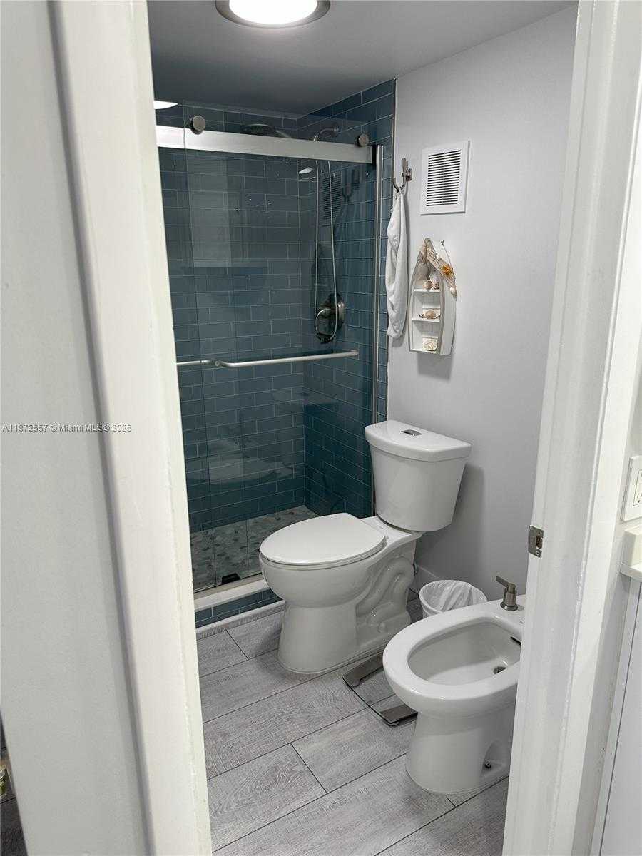 Small Image of 3200 COLLINS AVE #11-3, Miami Beach Number 17