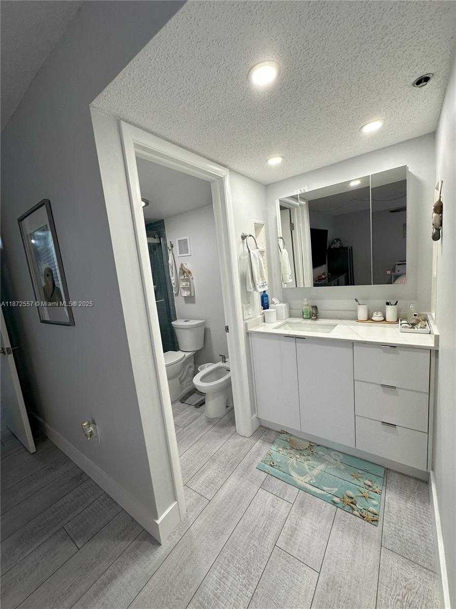 Small Image of 3200 COLLINS AVE #11-3, Miami Beach Number 18