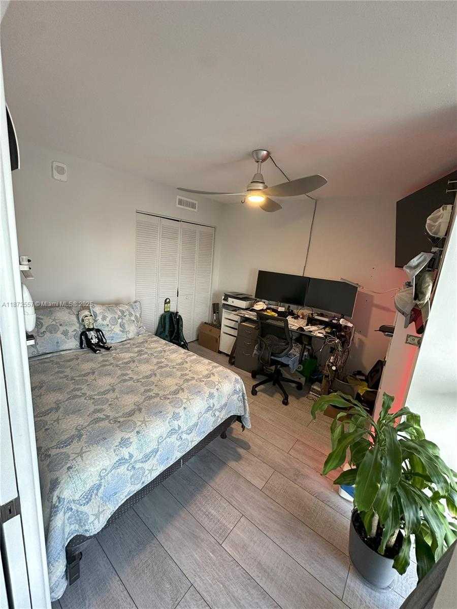 Small Image of 3200 COLLINS AVE #11-3, Miami Beach Number 20