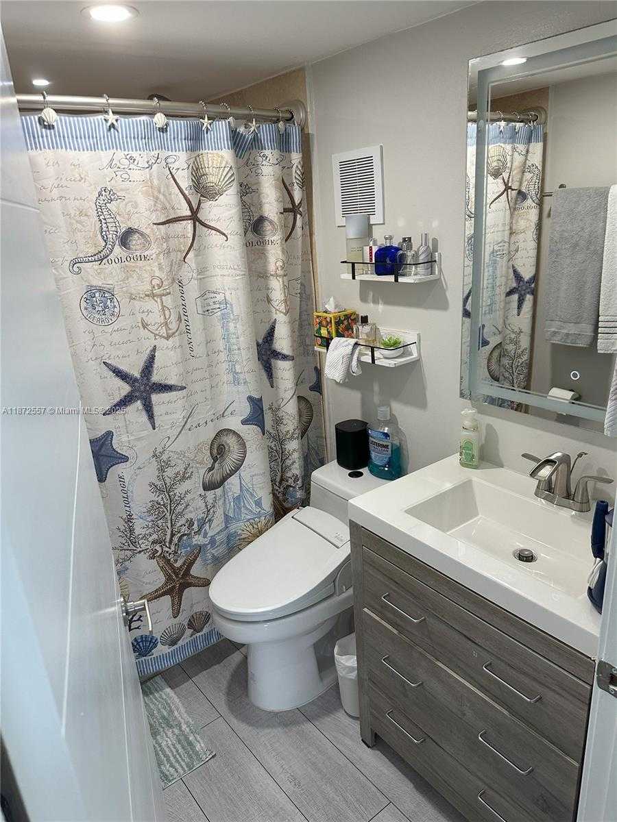 Small Image of 3200 COLLINS AVE #11-3, Miami Beach Number 21