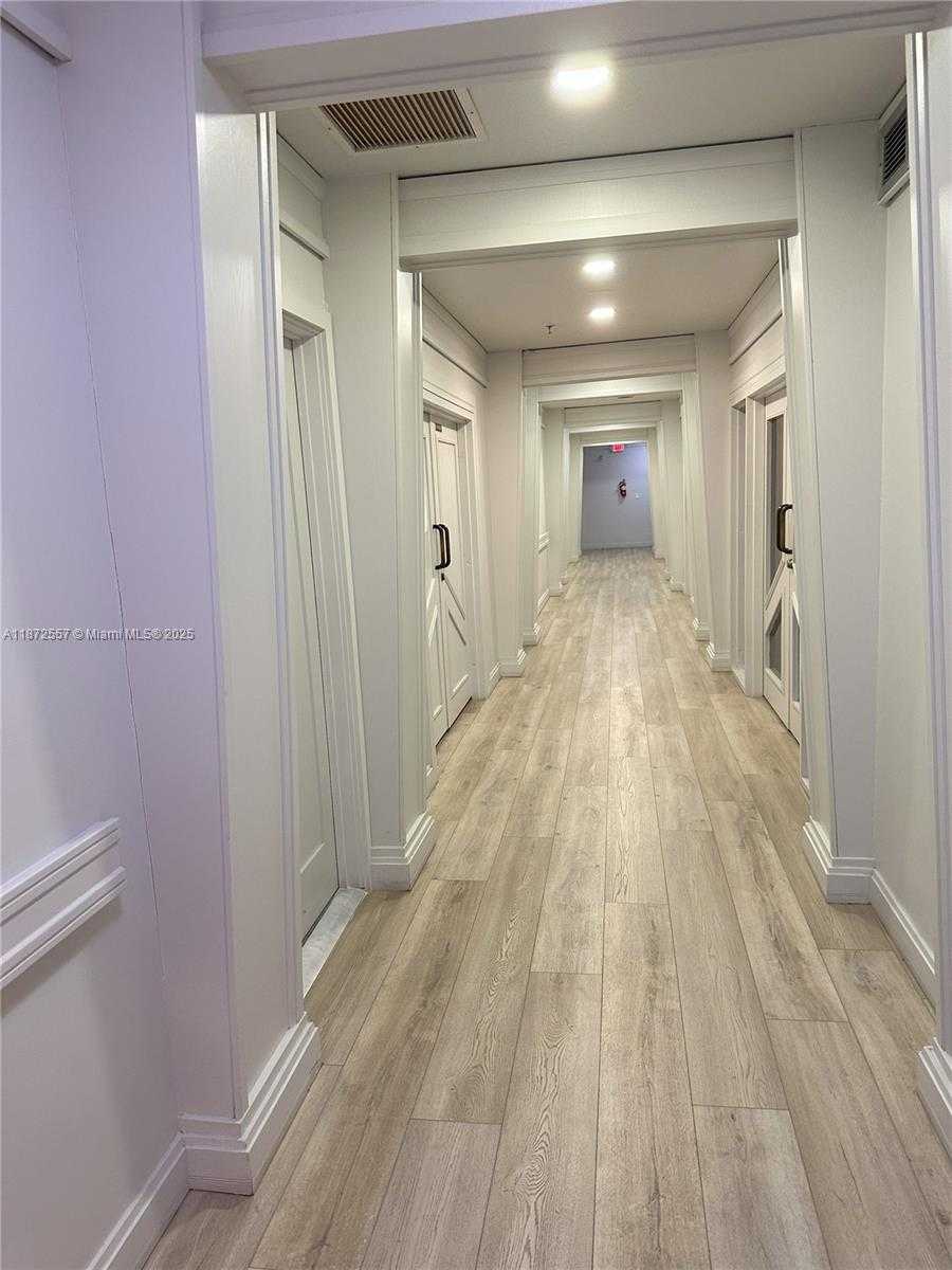Small Image of 3200 COLLINS AVE #11-3, Miami Beach Number 28