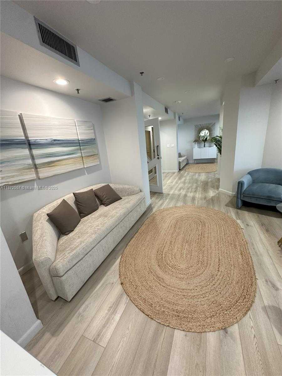 Small Image of 3200 COLLINS AVE #11-3, Miami Beach Number 30