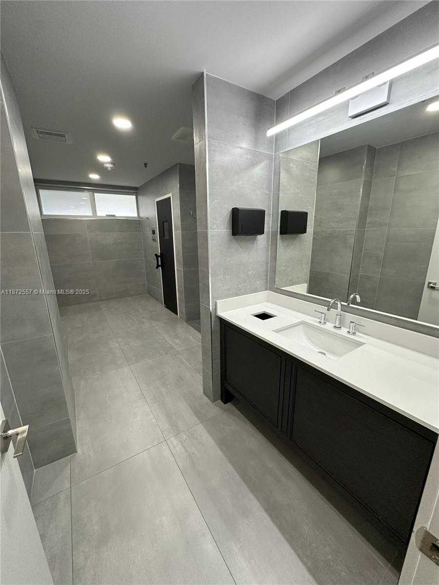 Small Image of 3200 COLLINS AVE #11-3, Miami Beach Number 31