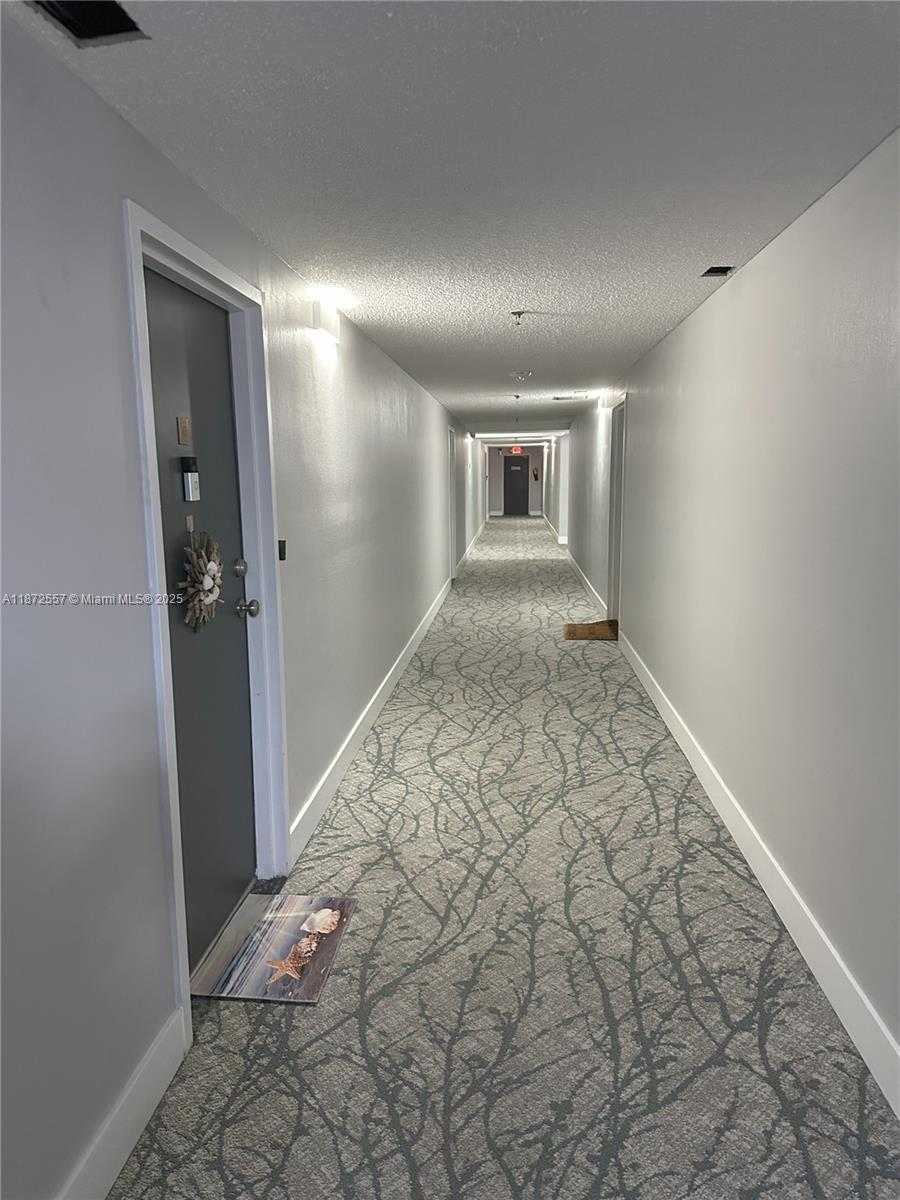 Small Image of 3200 COLLINS AVE #11-3, Miami Beach Number 4
