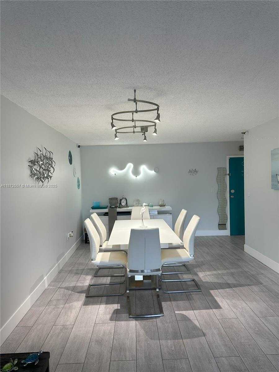 Small Image of 3200 COLLINS AVE #11-3, Miami Beach Number 8