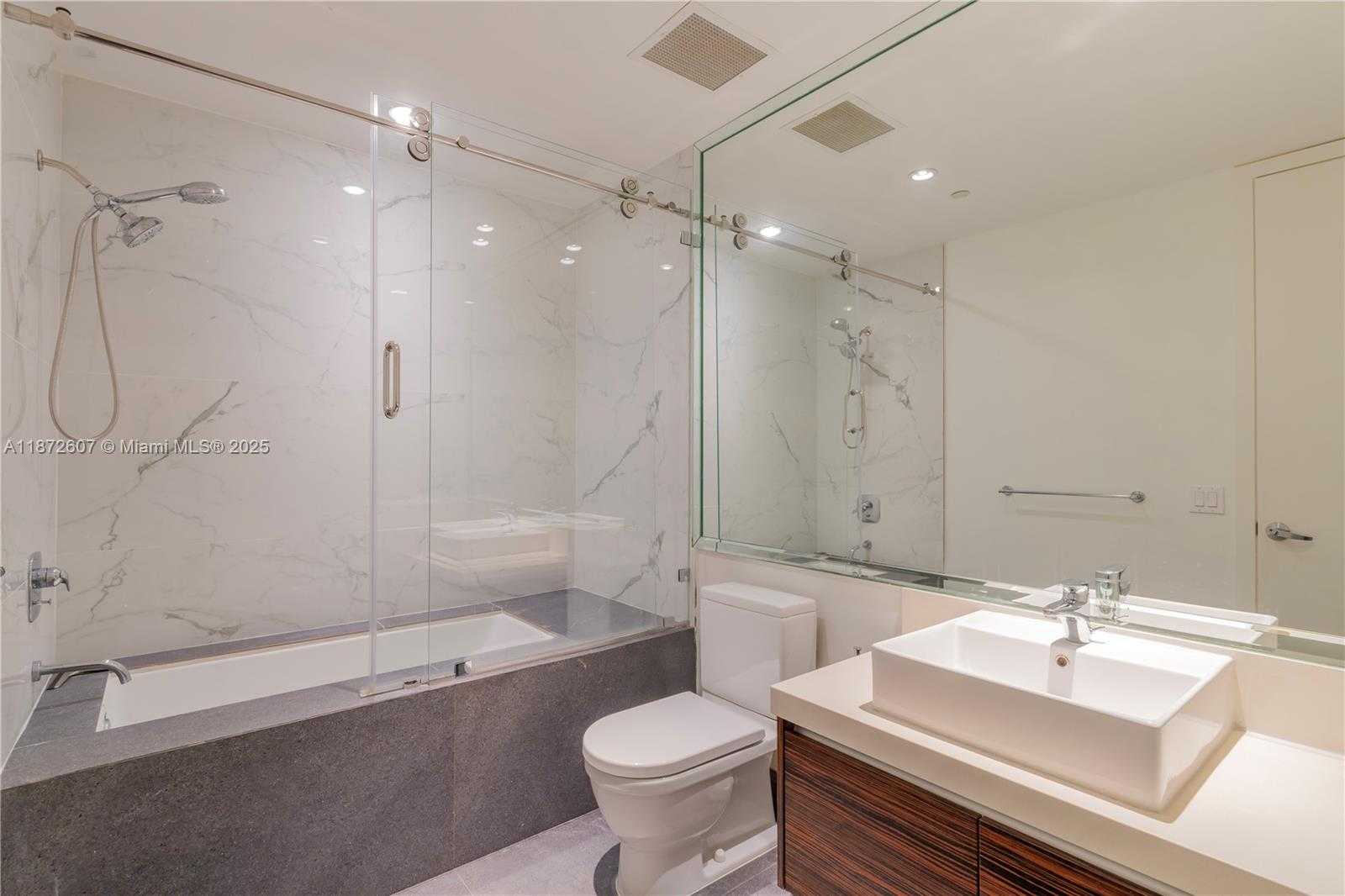 Small Image of 1100 BISCAYNE BLVD #4502, Miami Number 16