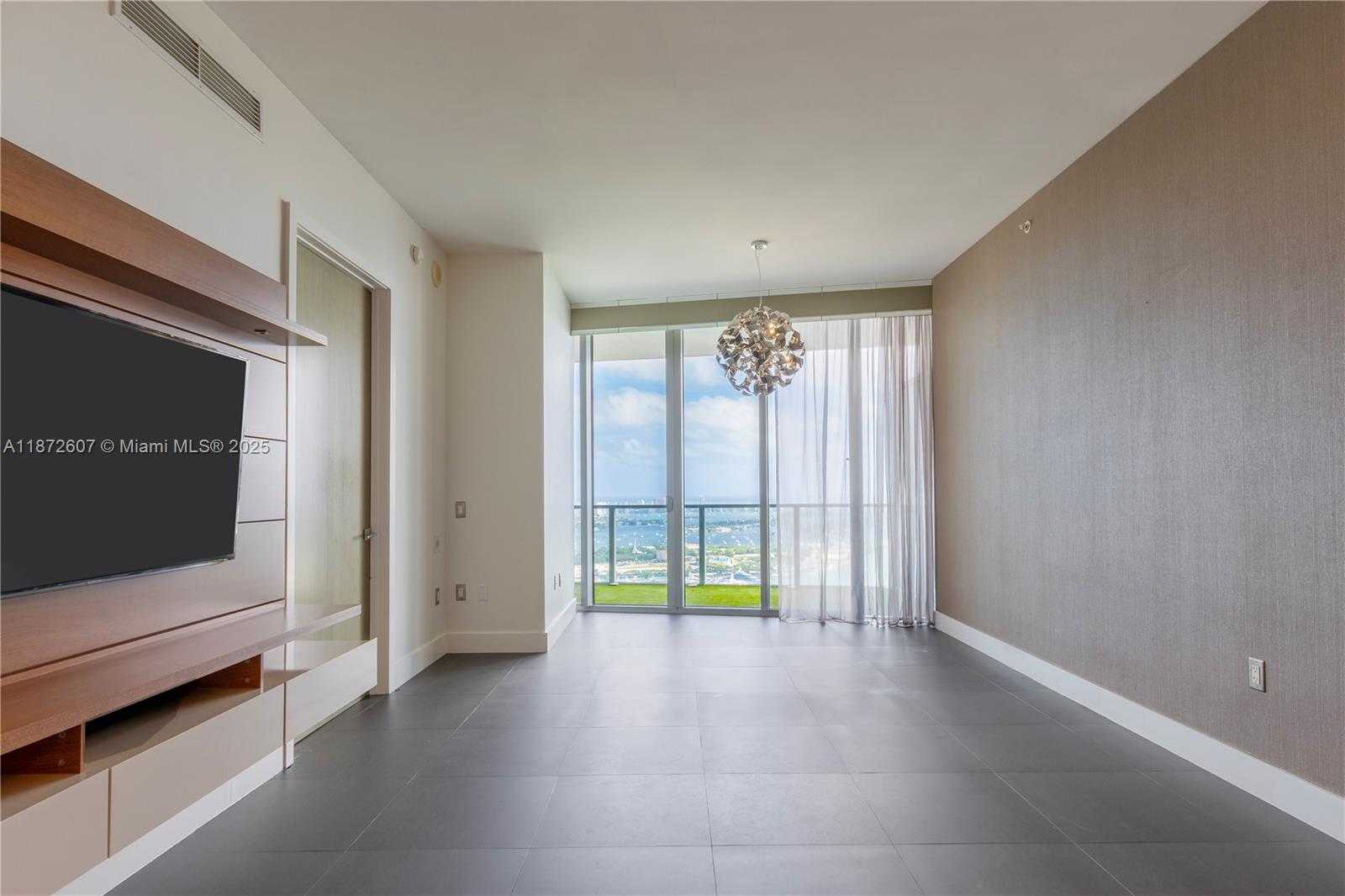 Small Image of 1100 BISCAYNE BLVD #4502, Miami Number 6