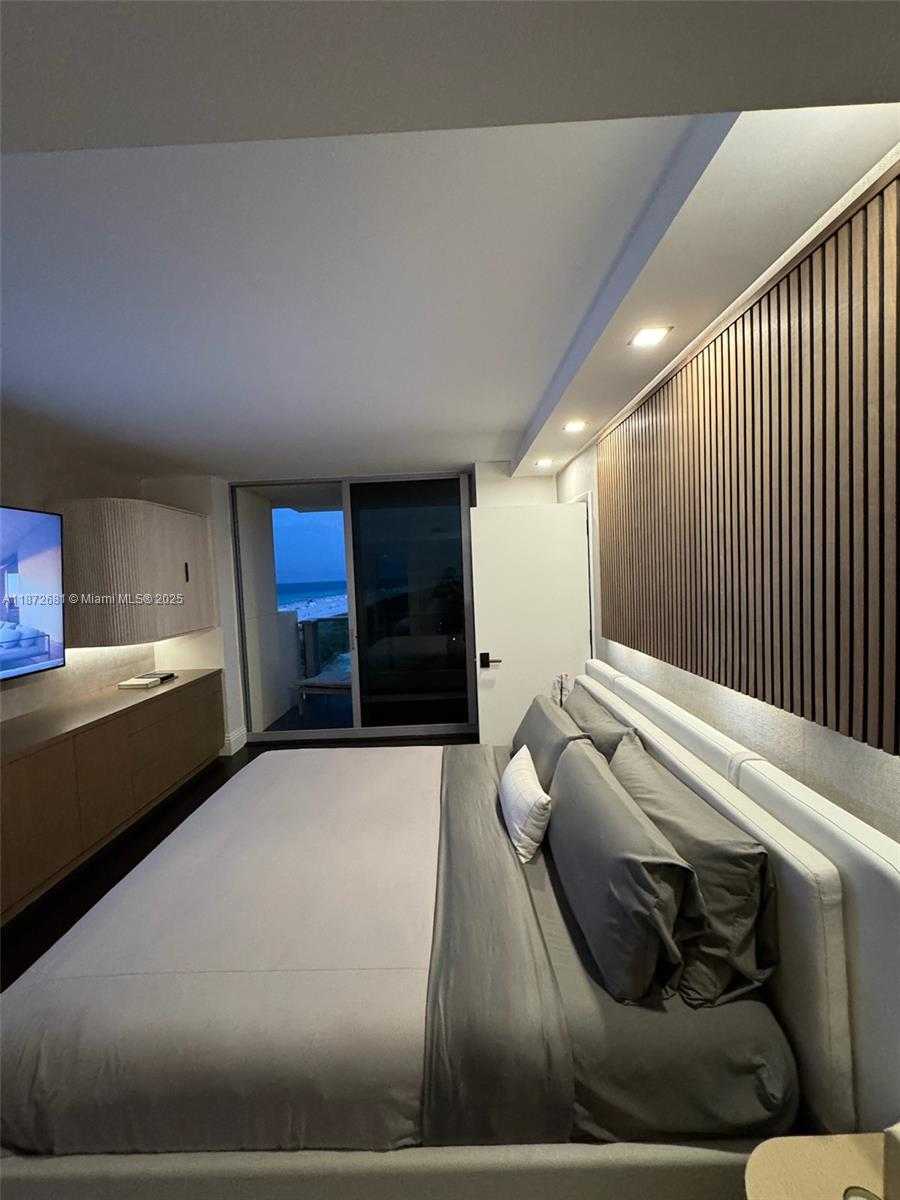 Small Image of 1455 OCEAN DR #904, Miami Beach Number 12