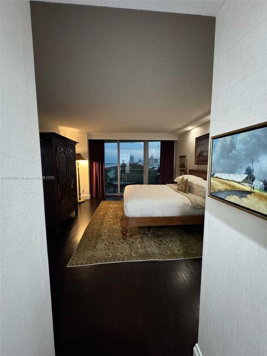 Small Image of 1455 OCEAN DR #904, Miami Beach Number 13