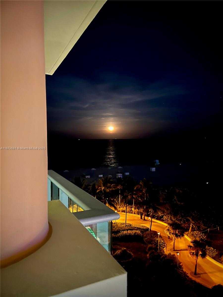 Small Image of 1455 OCEAN DR #904, Miami Beach Number 16