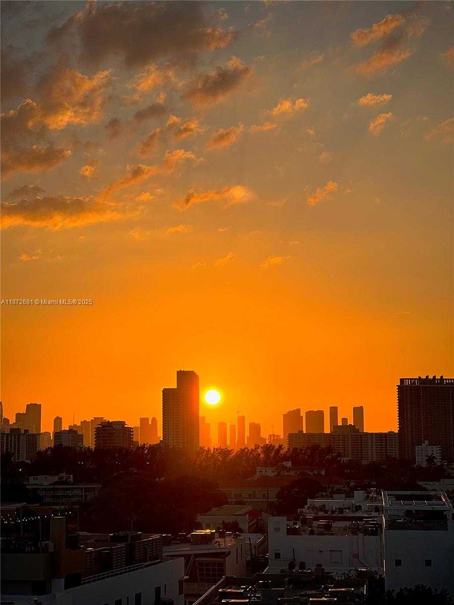 Small Image of 1455 OCEAN DR #904, Miami Beach Number 17