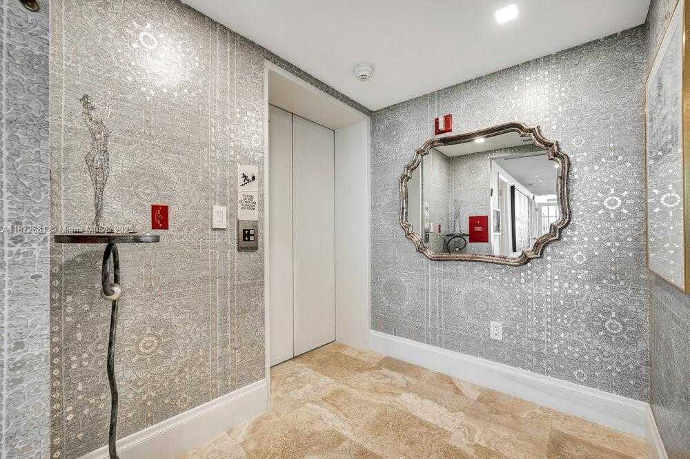 Small Image of 1455 OCEAN DR #904, Miami Beach Number 2